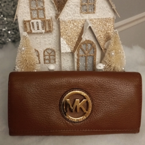 Michael Kors Handbags - ❤️SALE Michael Kors Wallet